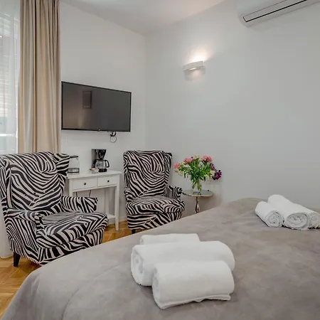 Apartment Seaside Bacvice & *