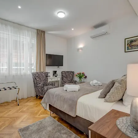 Apartment Seaside Bacvice & *